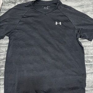 Under Armour Men’s Charcoal Black V-Neck Short Sleeve Performance Tee